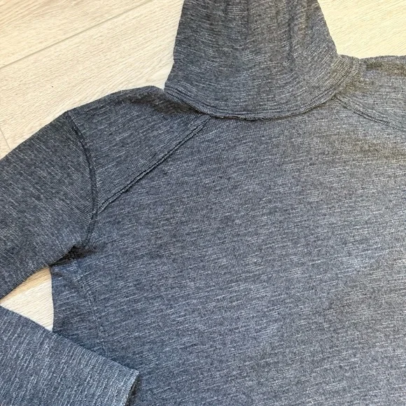 Free People - We The Free Split Back Turtleneck Cowl Neck Flyaway Back Top Sz.S - Picture 3 of 8